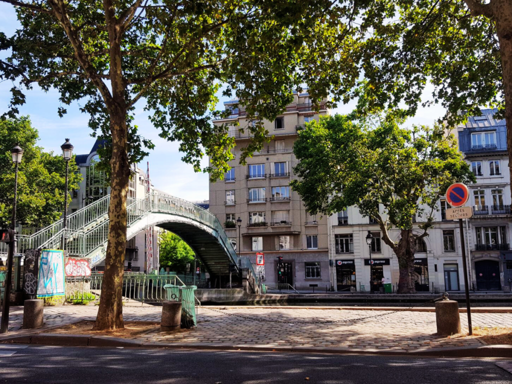 Parisienne old bridge over Seine River, Paris, France