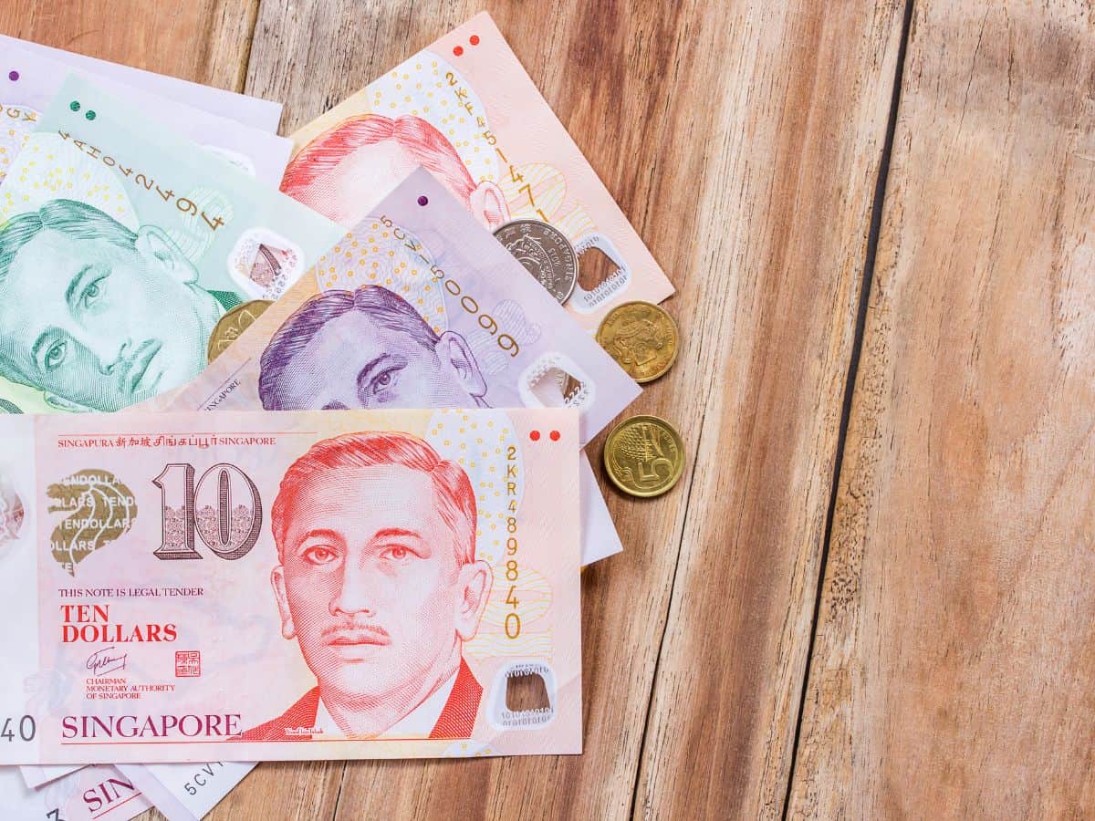 Local money in Singapore for a travel budget